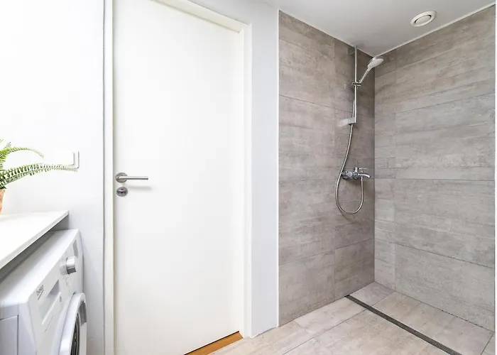 アパート Sauna, Balcony, Underground Parking, 2br, 90m2