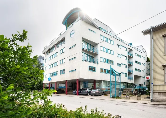 Sauna, Balcony, Underground Parking, 2br, 90m2 *